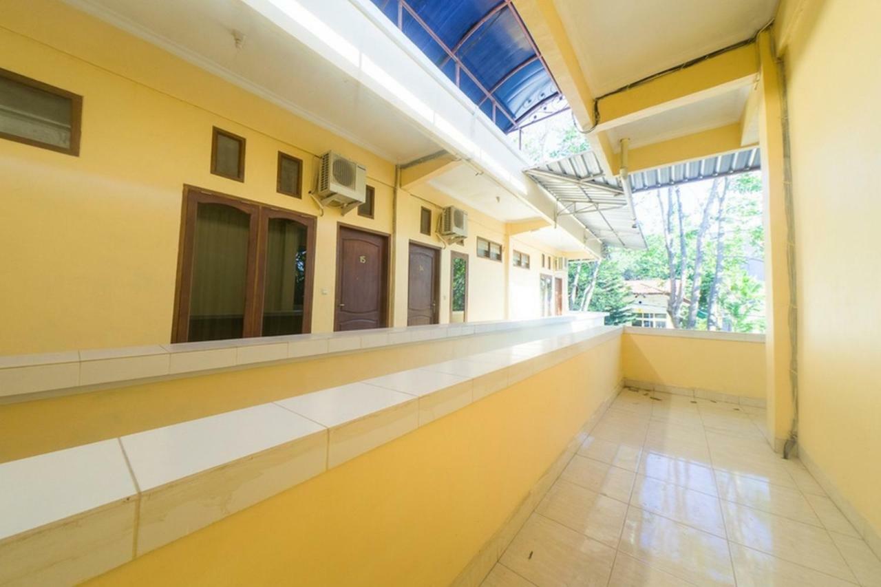 Reddoorz Near Nusa Cendana University Kupang  Exteriör bild